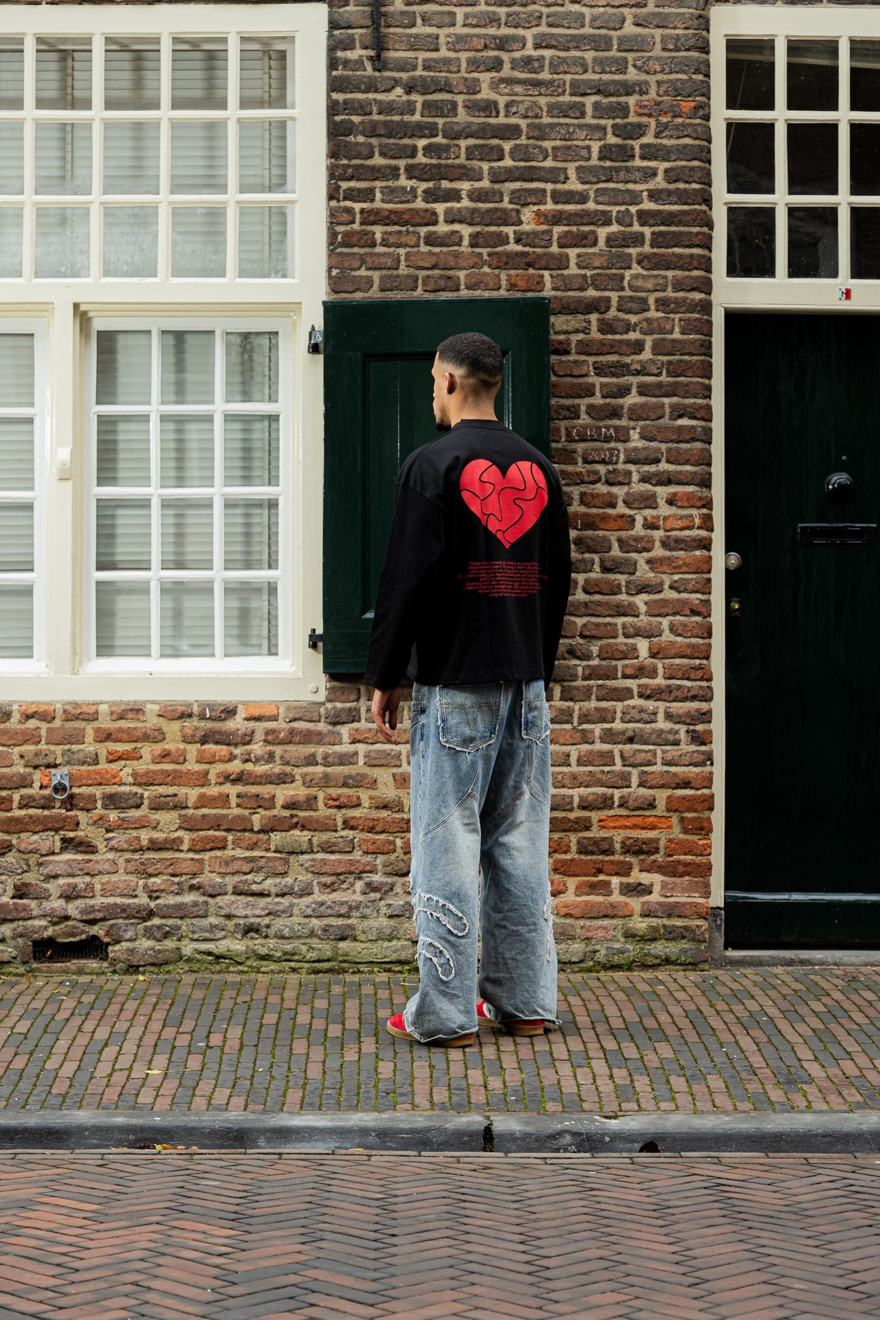 LOVE AT FIRST SIGHT LONGSLEEVE - BLACK