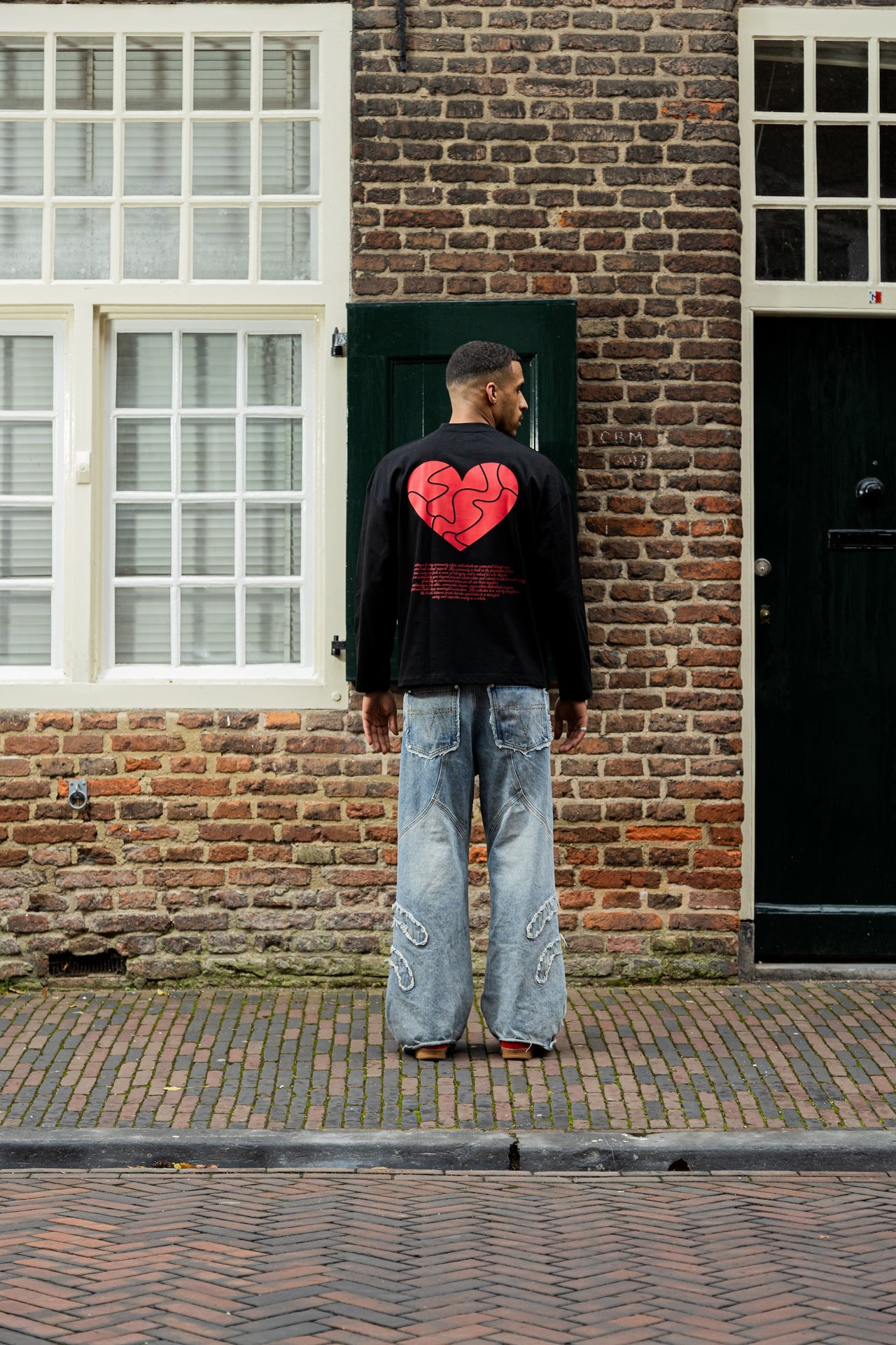 LOVE AT FIRST SIGHT LONGSLEEVE - BLACK